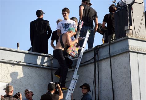 Red Hot Chili Peppers Brasil Ano Das Grava Es Do Clipe The Adventures Of Rain Dance Maggie