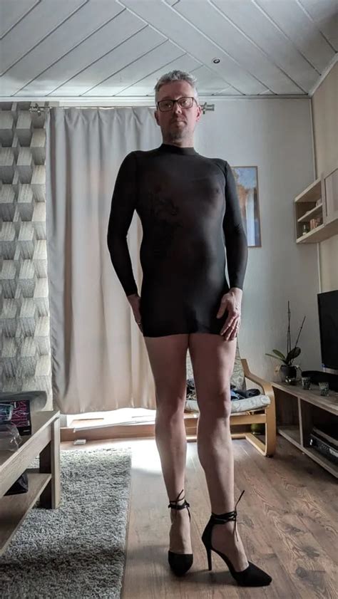 Who Wants To Show Me Around 1 Nude Pics XHamster