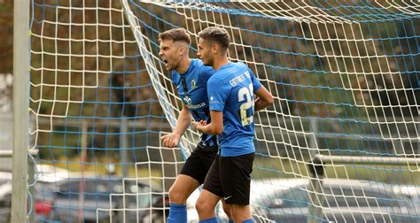 SV Eintracht Trier 05 E V Jugend 2 Mannschaft Feiert