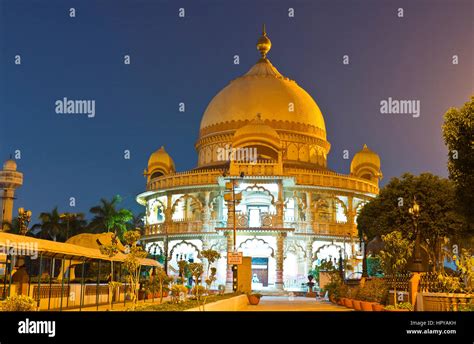 Chhatarpur temple chhatarpur new delhi hi-res stock photography and ...