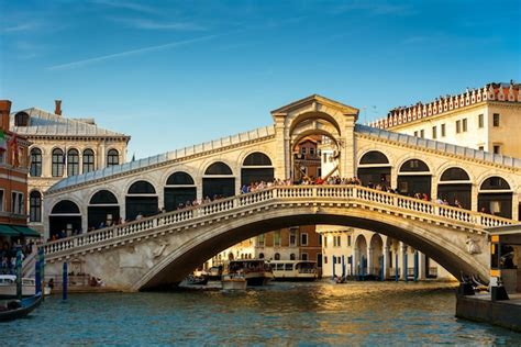 Premium Photo | Rialto bridge over the grand canal in venice