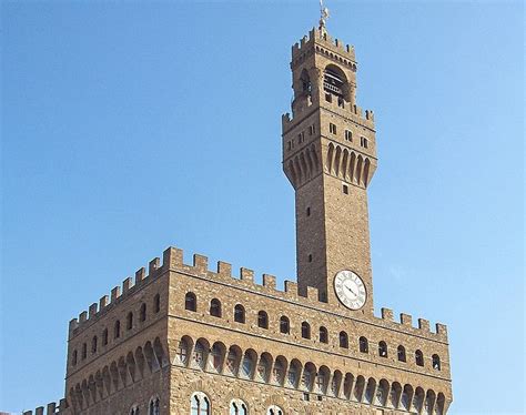 Palazzo Vecchio and the soldiers’ walkway - Guided Florence Tours