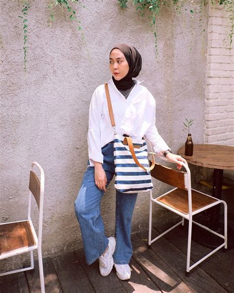 10 Ide Basic Shirt And Hijab Dijamin Kece Buat Ootd Kampus