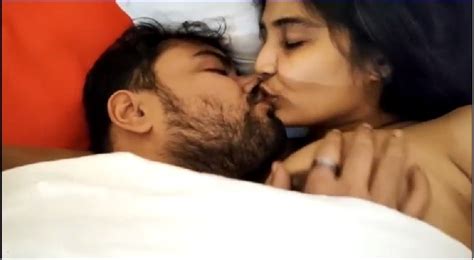 Pakkinti Vadu Wife Varunee Xxx Mms Telugu Wife Porn