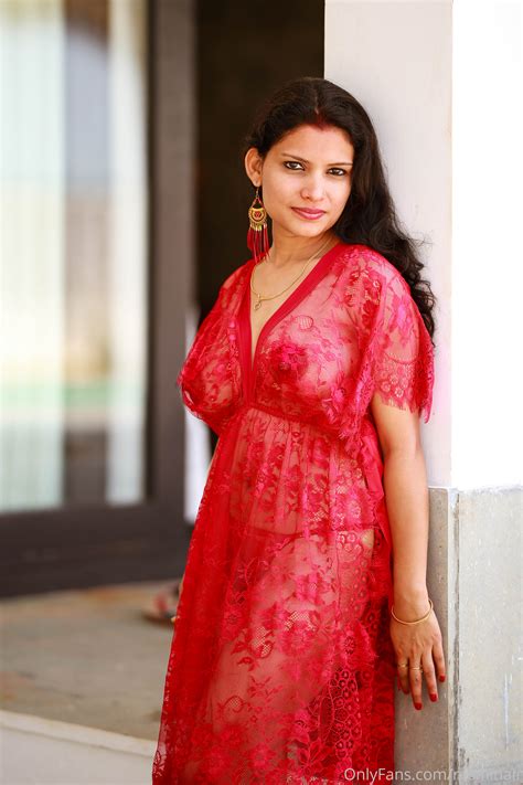 Resmi Nair Indian MILF 3648x5472 2206eb58391703a0e30cead152a2314f Porn Pic