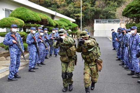 Japón y EEUU hacen ejercicios militares conjuntos ante amenaza de Corea