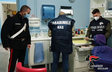 Scoperto Falso Dentista A Reggio Calabria Carabinieri Sequestrano