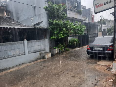 Waspada Hujan Lebat Potensi Guyur Jabodetabek Hingga Siang Ini