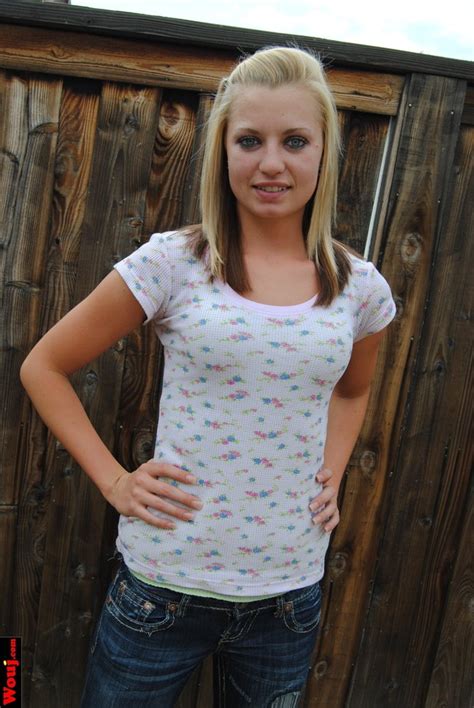 Lovely Blonde Teases Wearing Tight Jeans And Top Photos