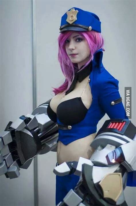 Officer Vi cosplay. Thats why I love League of Legends - 9GAG