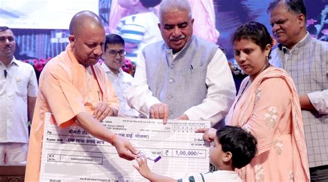 Cm Yogi Adityanath Distributes Rs 50k Cr Loans Among Msme Entrepreneurs