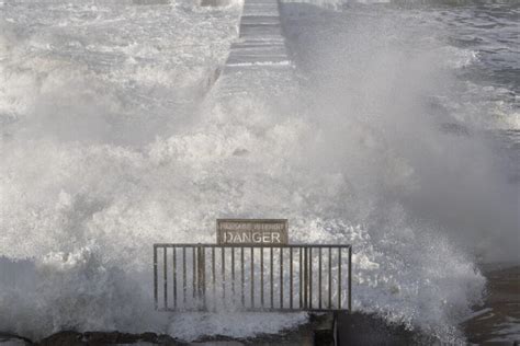 Un Mois De Pluie En Une Journ E Des Vents Violents D Partements