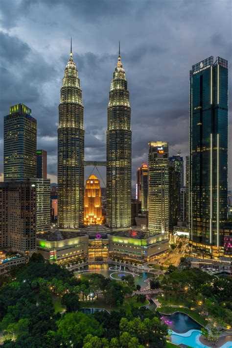 WHERE TO TAKE THE BEST PHOTO OF PETRONAS TWIN TOWERS – EMANUEL CARISTI