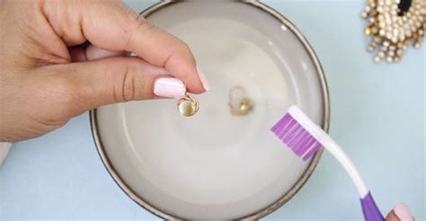 How To Clean Pearl Earrings