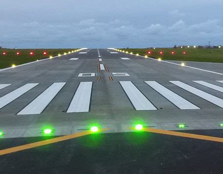 Airport Runway Lights | Runway Edge Lights and Threshold Lights