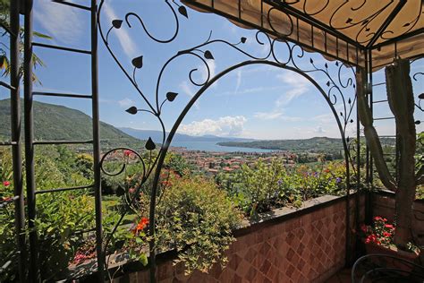 Villa with magnificent lake view and pool in Salò 480 m² Garda Haus