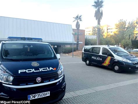 Dos Polic As Nacionales De La Comisar A De Gandia Salvan La Vida A Un