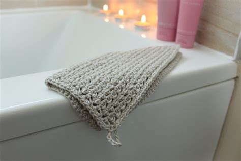 Quick and Easy Crochet Washcloth - Free Pattern - Blue Star Crochet