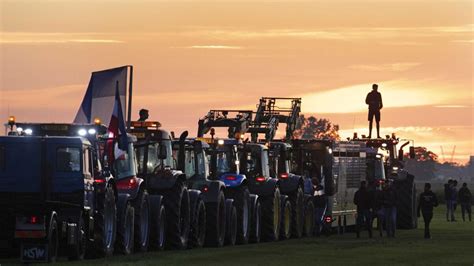 Dutch farmers protest emission plan | Shepparton News