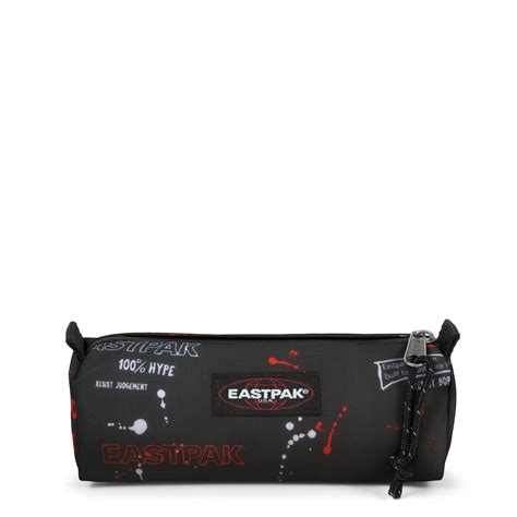 Estuche Eastpak Escolar Benchmark Negro Con Estampado Rojo