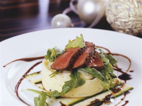 Rinderfilet mit Kartoffelpüree und Trüffeldressing Rezept EAT SMARTER