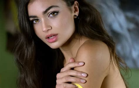 Wallpaper face brunette shoulders for mobile and desktop section девушки resolution