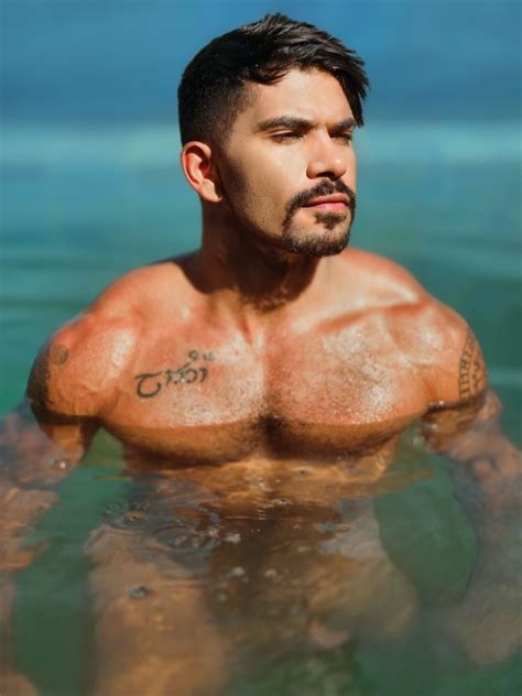 Foda entre Famosos Gael Rio e Vitor Alves em Pornô gay Famosos Nus