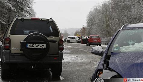 Starker Schneefall F Nf Schwerverletzte Nach Berholvorgang