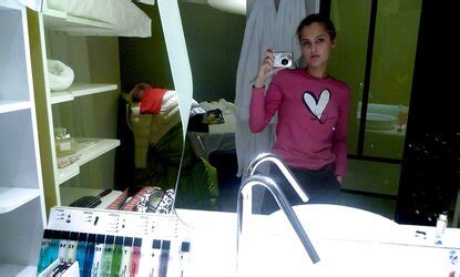 Hotty Lurk Selfshot ZB Porn