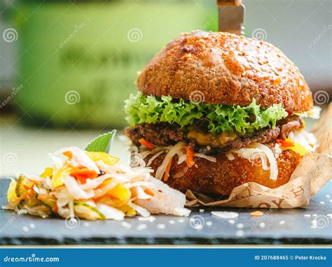 Frais Savoureux Hamburger Et Frites Vue De C T Closeup Image Stock