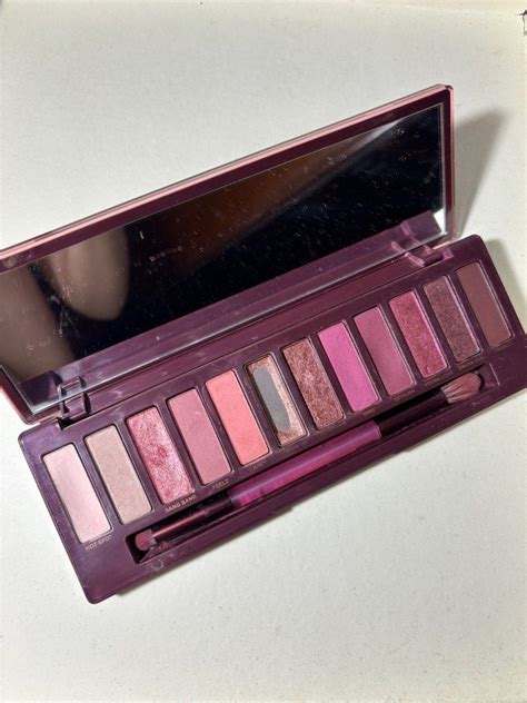 Naked Cherry Eyeshadow Original Kesehatan Kecantikan Rias Wajah Di Carousell