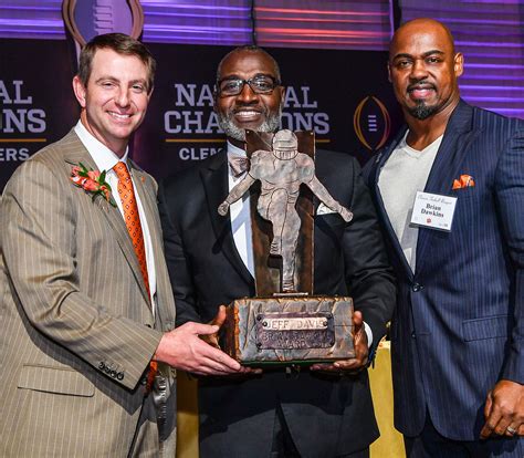 Brian Dawkins Lifetime Achievement Award – Clemson Tigers Official ...