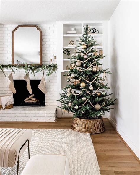 Cozy And Wonderful Rustic Farmhouse Christmas Decorating Ideas