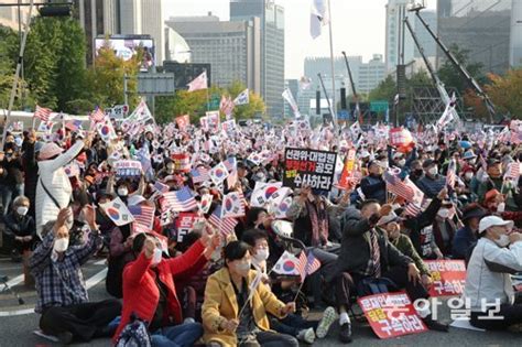 주말 서울 곳곳서 또 대규모 집회5만 명 운집 교통 혼잡 예상