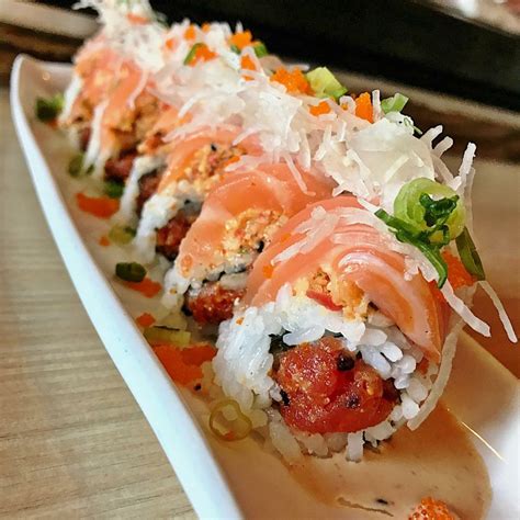 Fully Loaded Wspicy Tuna Crab And Salmon Rsushi