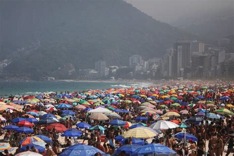 Devido Ao Forte Calor Praias Cariocas Ficam Bastante Cheias No Final