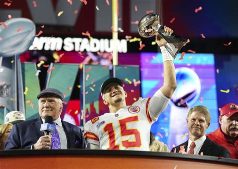 Patrick Mahomes chugs beer at Chiefs' Super Bowl parade