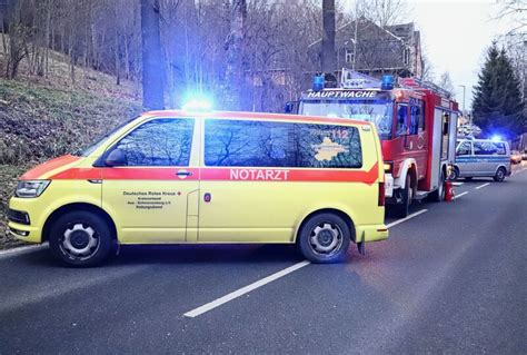 Nach Unfall Auf B In Schwarzenberg Drei Schwerverletzte