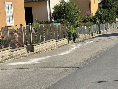 Accoltellato Scappa In Strada E Muore Il Racconto Di Chi L Ha