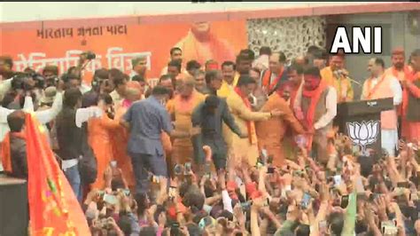 Ani Uputtarakhand On Twitter Watch Cm Yogi Adityanath And Other Bjp Leaders Play Holi