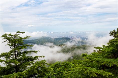 美丽江苏·每日一景丨连云港花果山：云海映青山 夏风拂晚霞中国江苏网