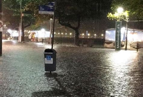 Temporal Alaga Ruas E Causa Deslizamentos Em Balneário Camboriú