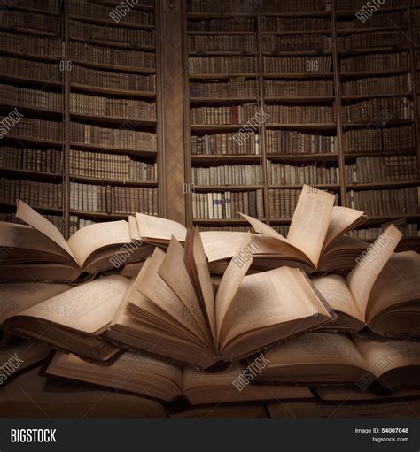 Imagen Y Foto Pila De Libros Prueba Gratis Bigstock