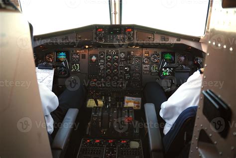 Airplane cockpit view 11636383 Stock Photo at Vecteezy