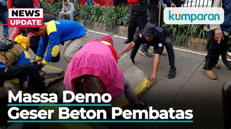 Tolak Perppu Cipta Kerja Massa Demo Tutup Jalur Transj Di Depan Dpr