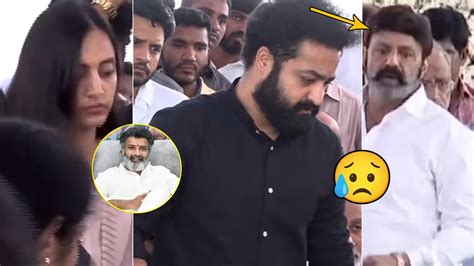 Balakrishna Looks Towards NTR His Wife Pranathi At Taraka Ratna House