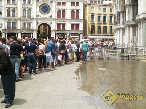 Aqua Alta Na Pra A De San Marco Em Veneza Para Viagem