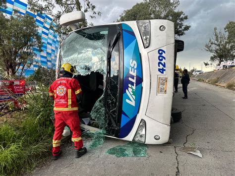 Autobús Con Pasajeros Vuelca En La Autopista México Puebla Minuto30 México