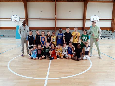 STAGE TOUSSAINT 2023 POUR NOS U9 F M Amicale Neuville Basket