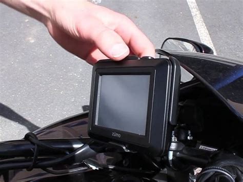 Gps Garmin Zumo 220 Mise En Place Moto Vidéo Dailymotion